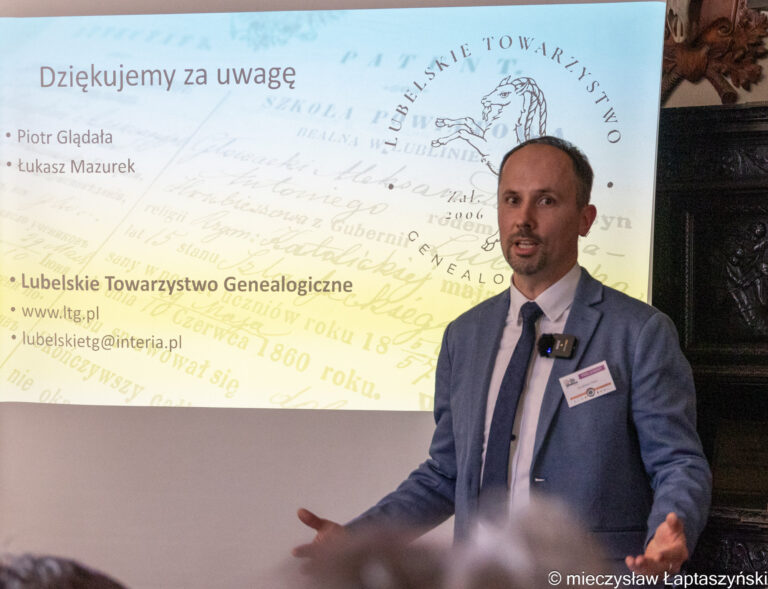 O możliwościach wykorzystania dokumentacji szkolnej w badaniach genealogiczno-biograficznych w trakcie 12 Konferencji „Geneami” w Brzegu.